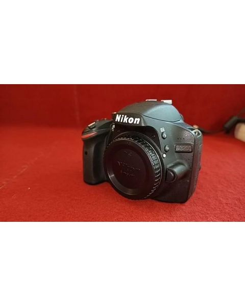 Nikon D3200 Body  ** 24,2 MP *, * Full HD *, * Akku *