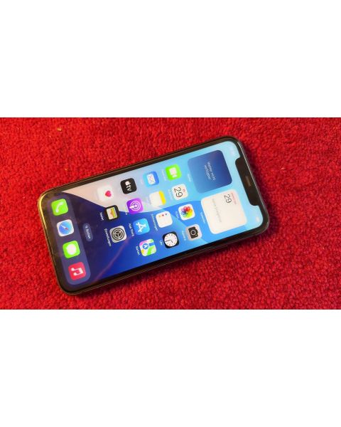 Iphone 11 *IOS 18, 64 Gigabyte , 4G  WiFi   BT, 5 Zoll 