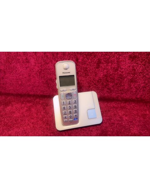 KX-TGE210 DECT Schnurlostelefon *DECT, Große Tasten, Weckruf / Memo-Alarm, Strahlungsarm