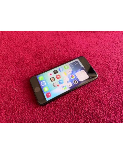 Iphone SE 2020 A2296 *IOS 26.1, 64 Gigabyte , 4G  WiFi   BT, 6 Zoll 
