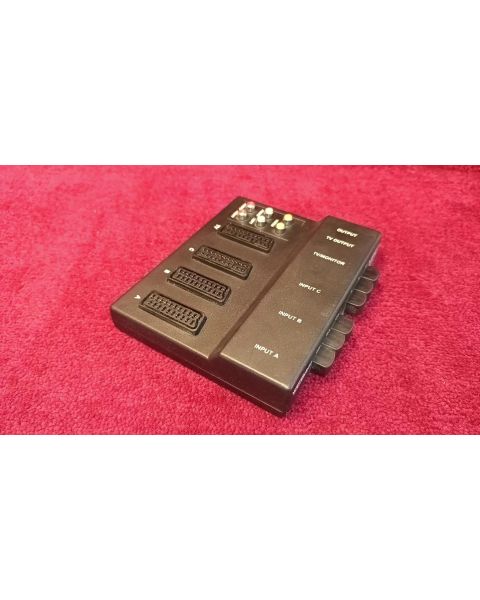 Wetekom QK-8SH-C Video Umschalt- Pult *4x Scart