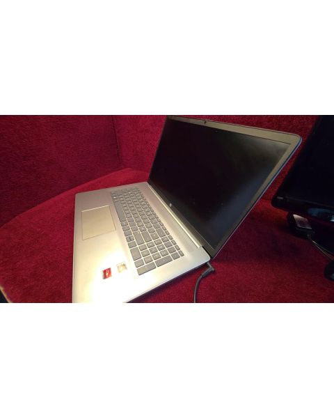 HP 17-cp2637ng (B9QA3EA) 43,9 cm (17,3") Notebook natural silve Full HD (1920x1080) *WINDOWS 11, AMD Ryzen 3 ,  8 GB RAM,  512 GB SSD