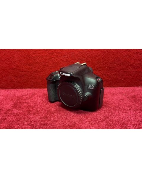Canon EOS 1300D Digitalkamera *18 MP, Wlan / NFC, Zub. 3 Tasche 