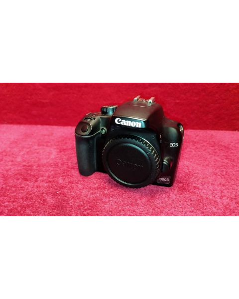 Canon EOS 100D Body   DS126191 *3 x Akku , Ladegerät, Tragegurt, opt.18-55 Objektiv
